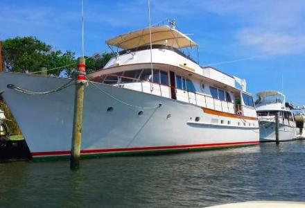 yacht Broward Pilothouse