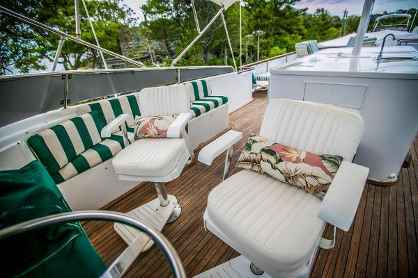 yacht Broward Pilothouse